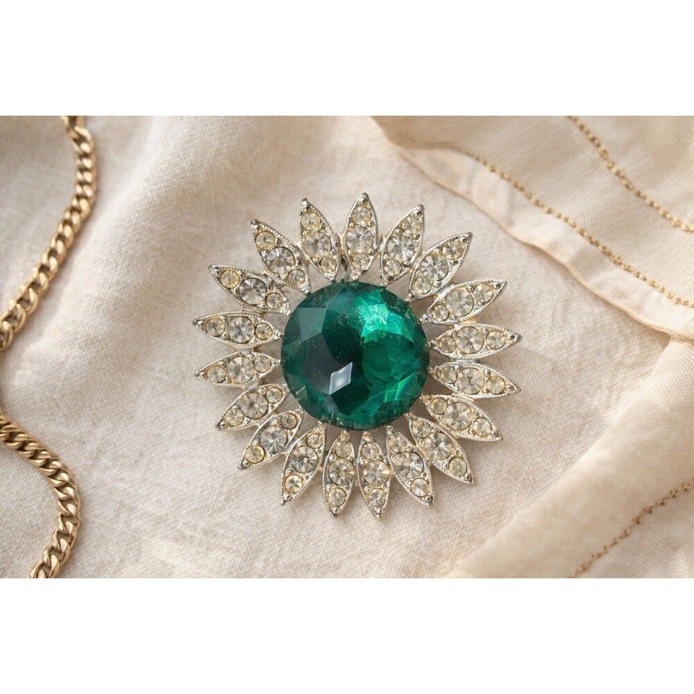 Vintage 1964 Sarah Coventry "Kathleen"Brooch Silver Tone Pin Emerald Rhinestones